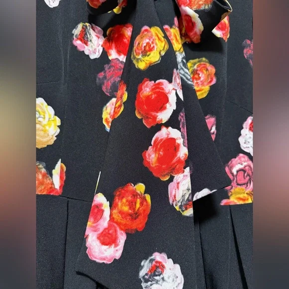 Dainty Jewells Floral Dress - Picture 3 of 4